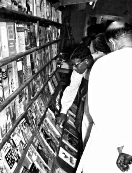 Close the App: Why More Readers Are Ditching Algorithms and Finding Books the Old Way
